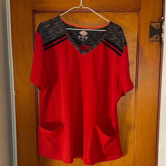 Dickies Women’s Red Scrub top - Picture 1 of 3